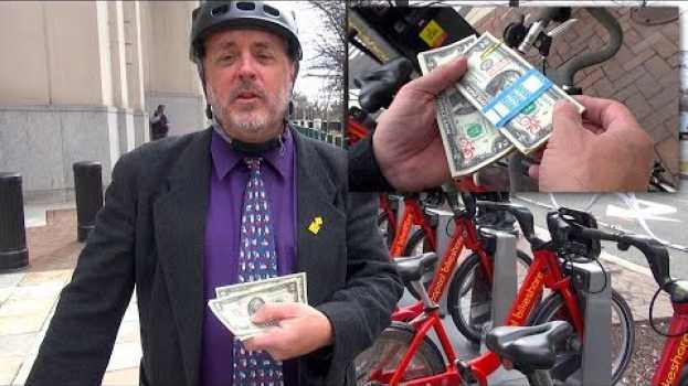 Video See What this Cyclist is Doing with $2 Bills to Advocate for Cycling su italiano
